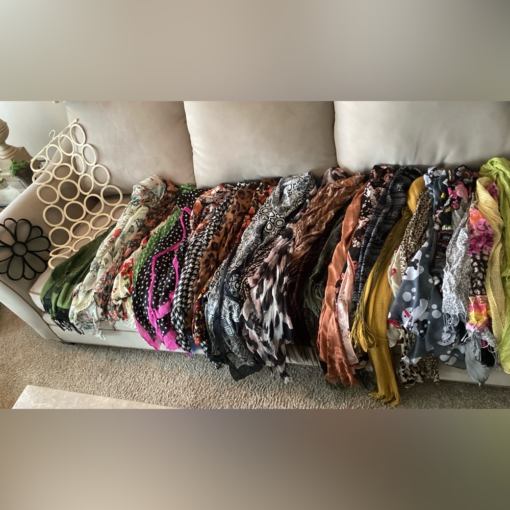 Scarves and scarf organizer hangers